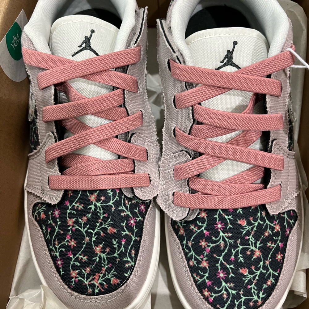 Jordan 1 Low ALT - never worn with tags -pink